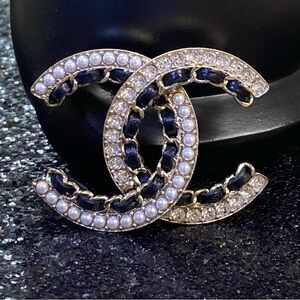 Aunthetic! 𝐶𝐻𝐴𝑁𝐸𝐿 𝐺𝑂𝐿𝐷 𝑇𝑂𝑁𝐸 𝐶𝑅𝑌𝑆𝑇𝐴𝐿 𝐵𝑅𝑂𝑂𝐶𝐻 🫶🏻